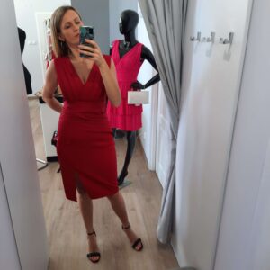 Sukienka dopasowana z przodu rozporek