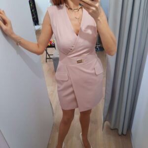 Sukienka elegancka pudrowa dopasowana z klasą