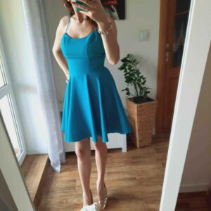 Sukienka z krótka wiązana na plecach R 36