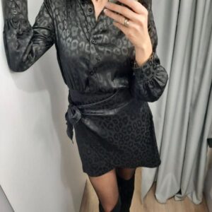 Sukienka czarna dopasowana R 40